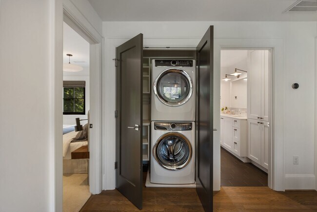 Building Photo - 2835 NE 40th Ave