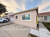 Building Photo - 1720 Cherokee Dr