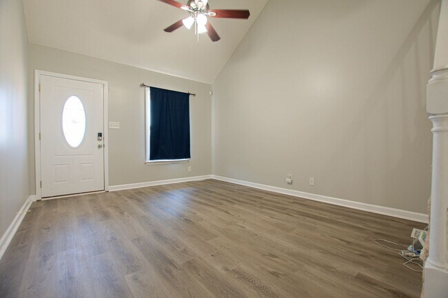 Building Photo - 1701 Autumnwood Blvd
