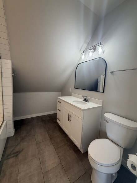 Building Photo - 417 Juniper Dr