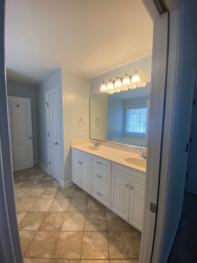 Building Photo - 112 Northbrook Dr