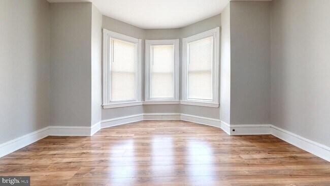 Building Photo - 44 N Yewdall St