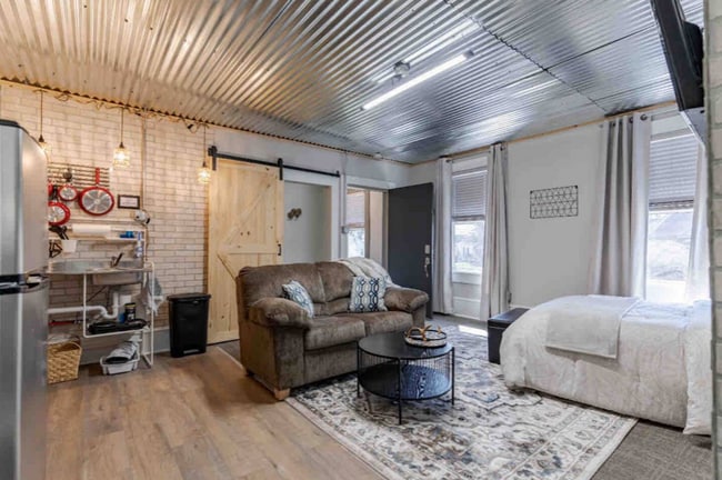 Building Photo - 404 N Washington St