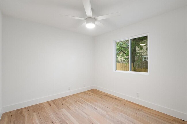 Building Photo - 1800 Nicole Cir