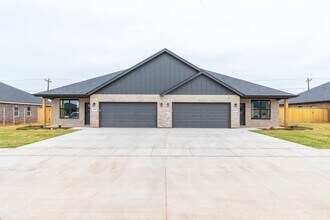 Building Photo - 8001 Sawdust Trl