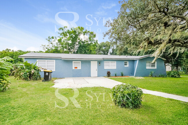 Building Photo - Welcome to this charming abode.