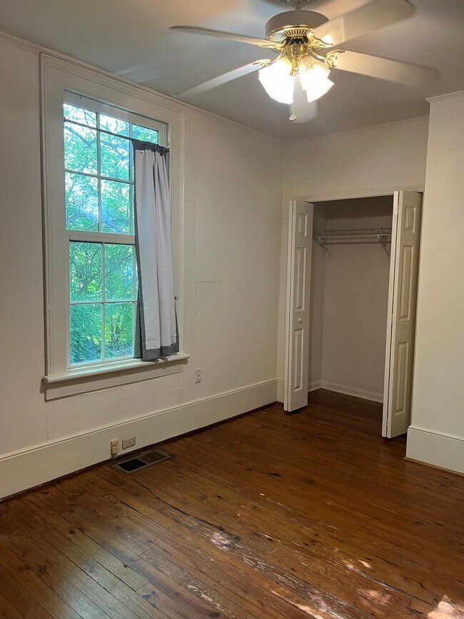 Building Photo - Charming Historic Home – Spacious 2-Bedroo...