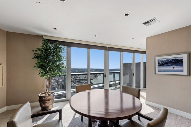 Building Photo - Luxury 2 Bed 1.75 Bath Furnished Downtown Seattle Condo with Stunning Views