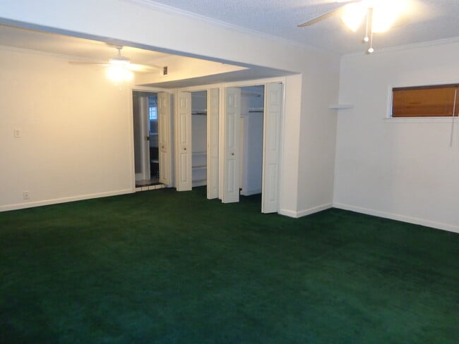 Building Photo - 2 E 54th St