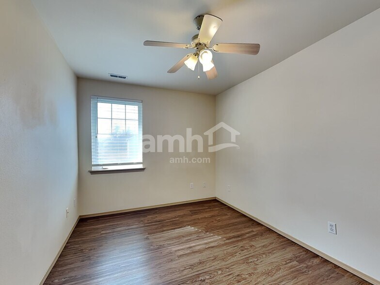 Building Photo - 1107 202nd St E