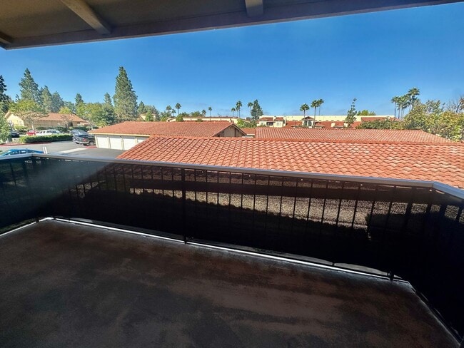 Building Photo - Spacious 1-Bedroom Condo with Garage!