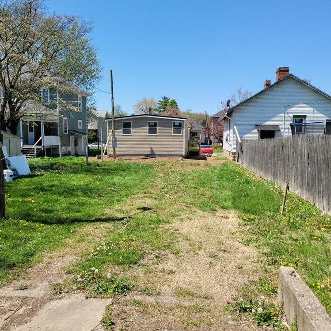 Building Photo - 804 Westbourne Ave