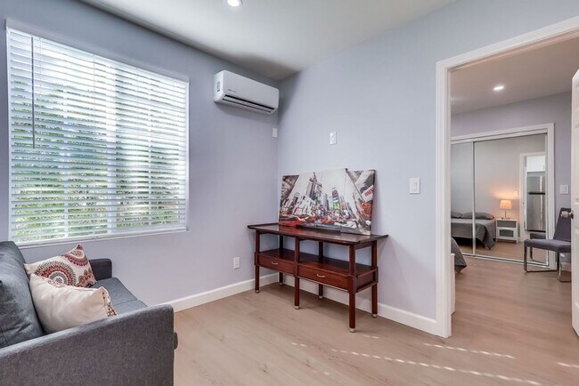 Building Photo - 6504 W 84th Pl