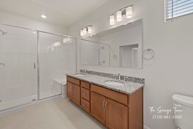 Building Photo - MODERN LUXURY 2BD/2BA/2CAR CONDO in Briargate