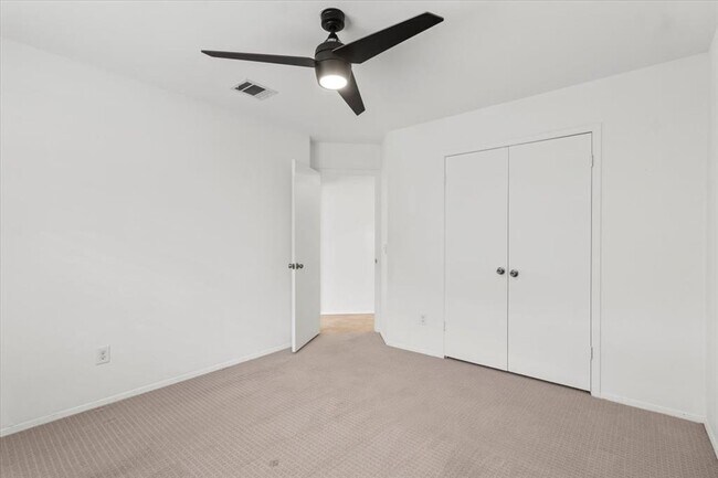 Building Photo - 6105 Back Bay Ln