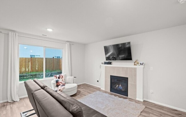 Building Photo - Like-New Amazing 4 bedroom property in Sultan, WA