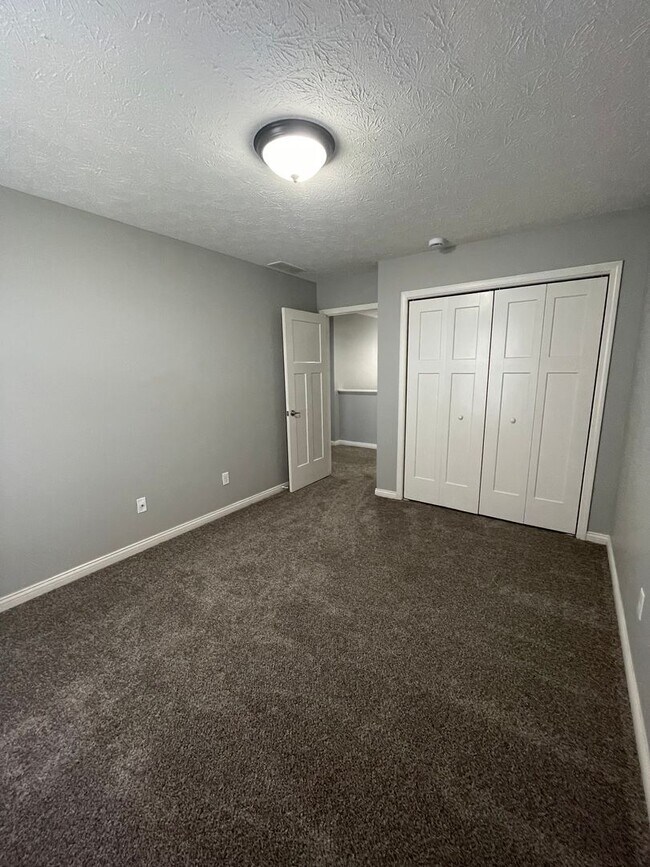 Building Photo - 3 Bedroom Single Family Home