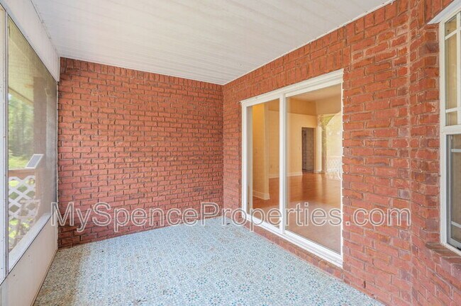 Building Photo - 618 Territory Ln