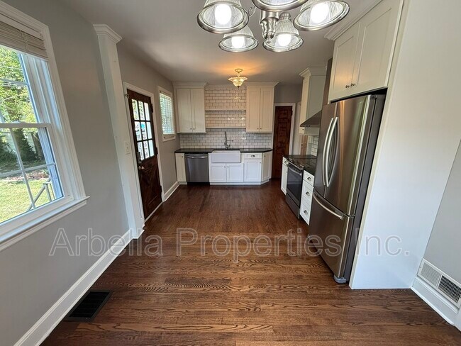 Building Photo - 1437 Valley St