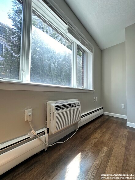 Building Photo - 50 Evergreen St