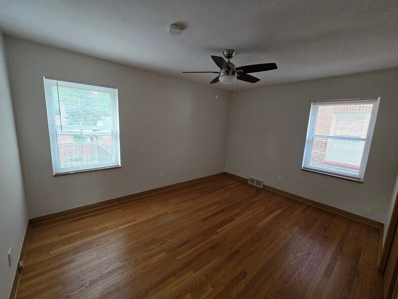 Building Photo - 7729 Brookline Terrace