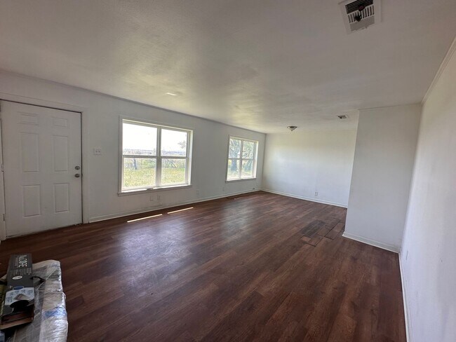 Building Photo - 850 County Road 218,