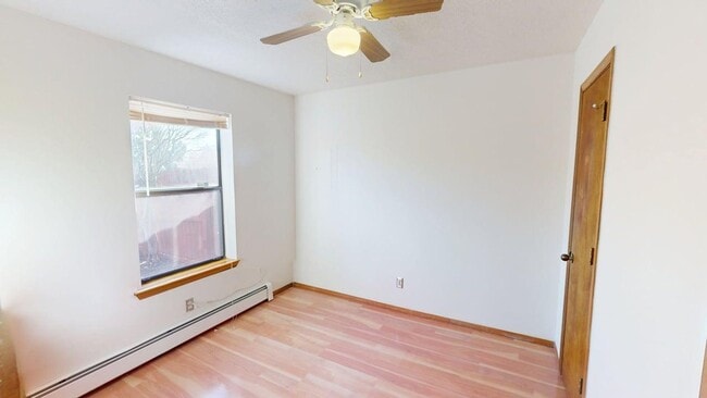 Building Photo - 2 Bedroom with a Patio with beds