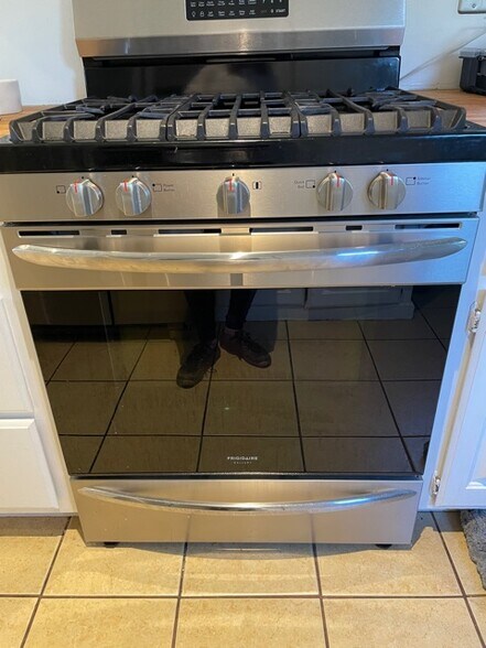 New stove - 22427 Clarendon St
