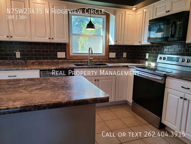 Building Photo - N75W23435 N Ridgeview Cir