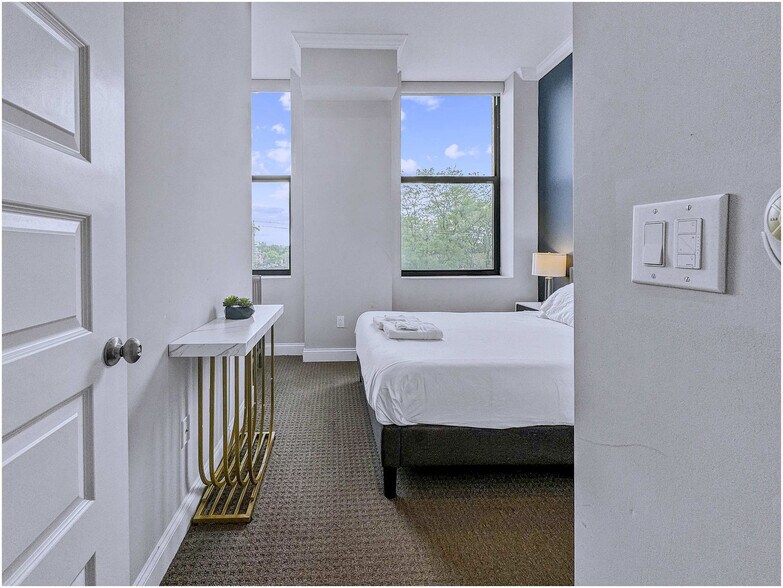 Building Photo - 1421 N 5th St