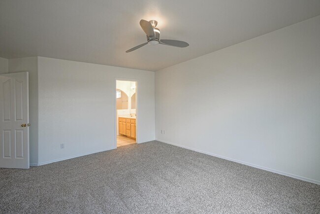 Building Photo - 10427 Crosscut Dr NW