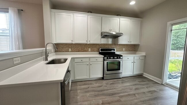 Building Photo - 4826 Hawkins Dr