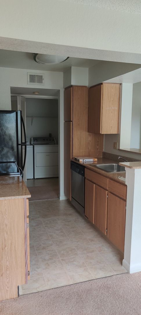 Building Photo - Lexington Place - 1134