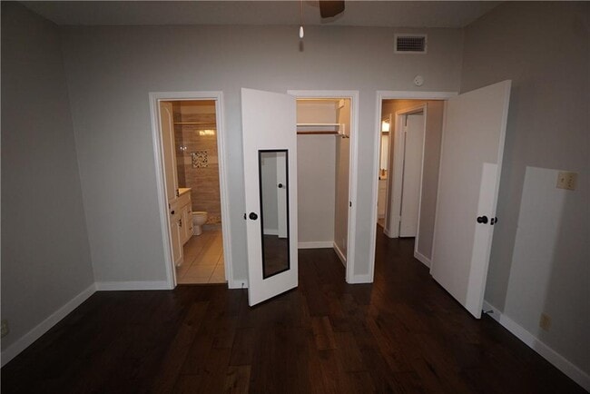 Building Photo - 203 E 31st St