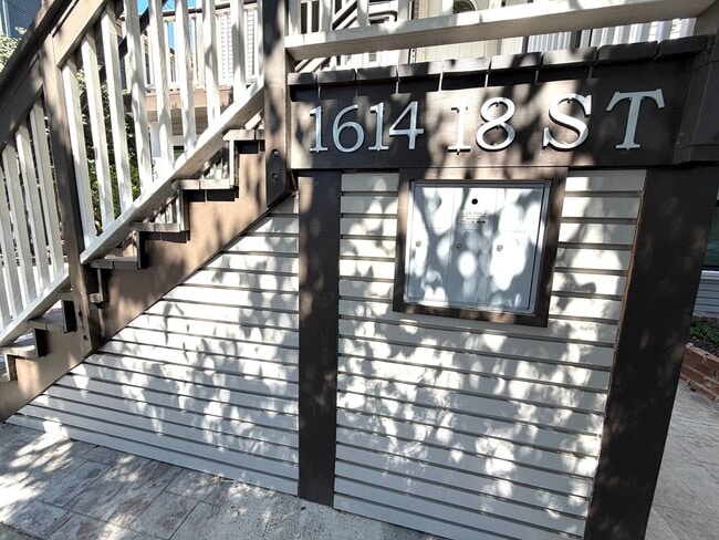 Building Photo - Tastefully remodeled Midtown Sacramento Apartment with Private Backyard Patio!