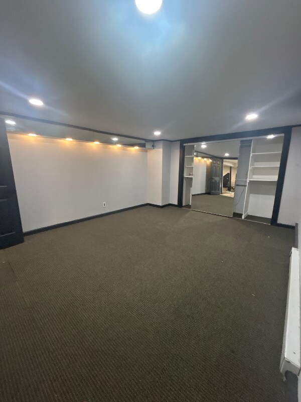 Building Photo - 161 Putnam Dr