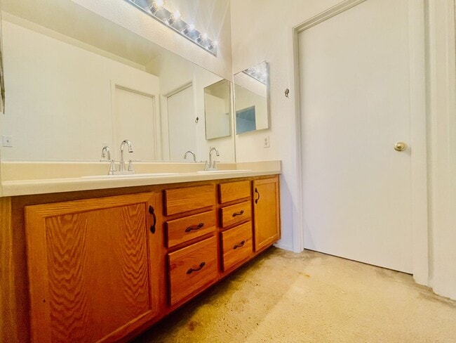 Building Photo - Stunning Single Story, 3 Home with Open Floor Plan on Cul-de-sac