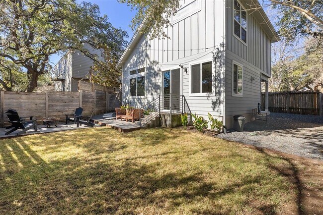 Building Photo - 402 El Paso St