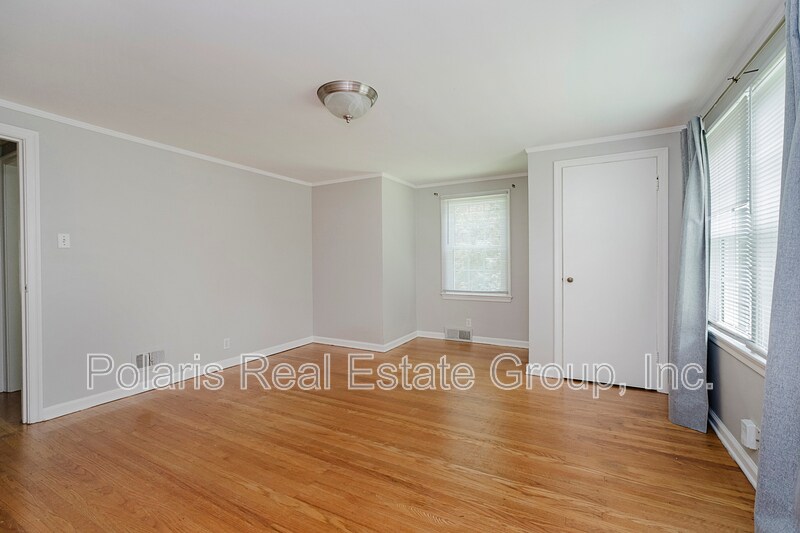 Building Photo - 4702 Rookwood Ave