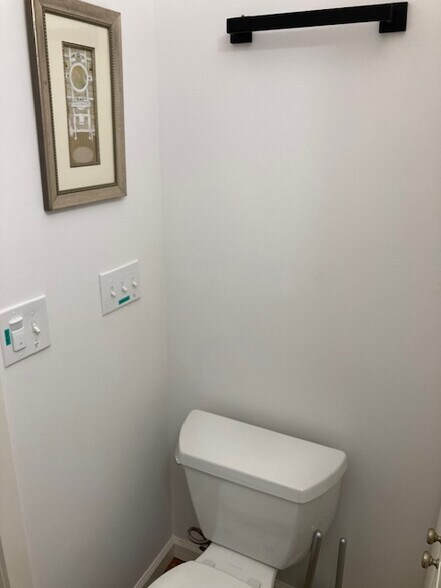 Toilet - 13 Cherry Top Trl