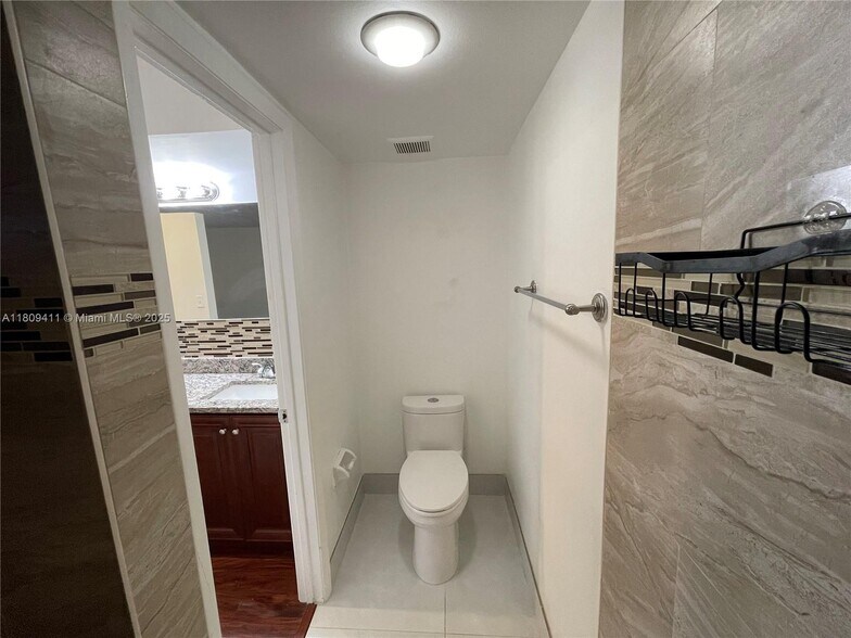 Building Photo - 2961 SW 87th Ave