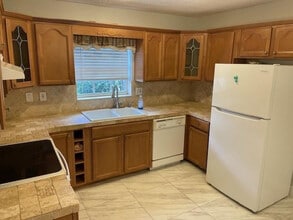 Building Photo - 355 Sunshine Dr