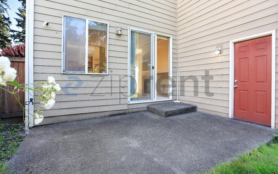 Building Photo - Unit