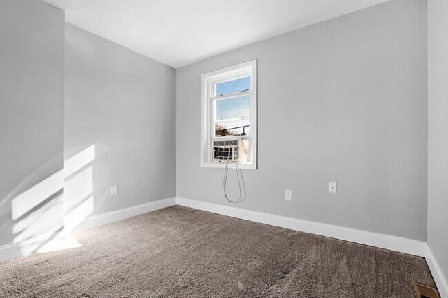 Building Photo - Coming SOON - PIGTOWN 2 Bedroom 2 Bathroom...