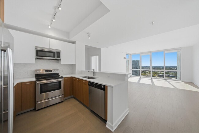 Building Photo - 1629 S Prairie Ave