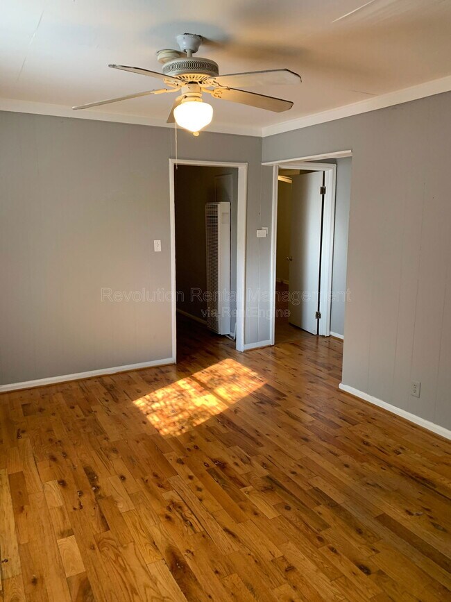 Building Photo - 138 Tye St SE