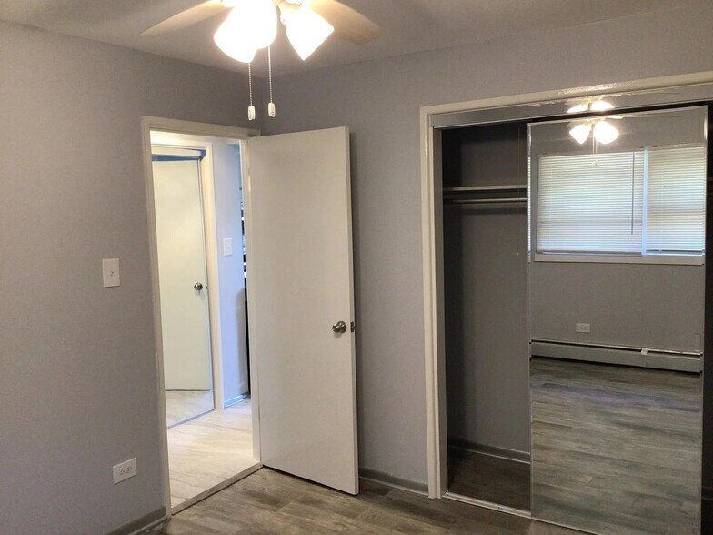 Building Photo - 7043 S East End Ave