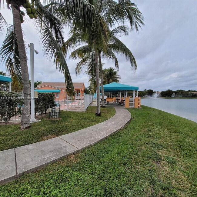 Building Photo - 1666 SE 27th Ct