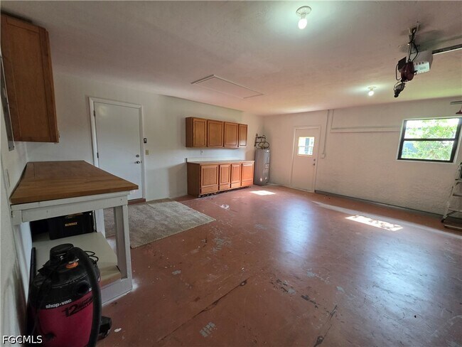 Building Photo - 1250 Riverbend Dr
