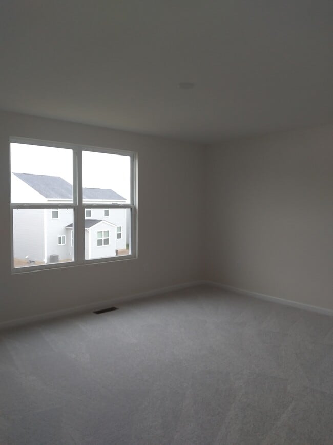 Building Photo - 410 Cottontail Ct